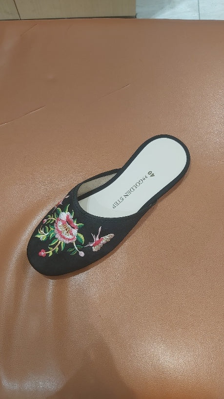 1142-0579 Golden Step Ladies Embroidery Slippers, BK, 40